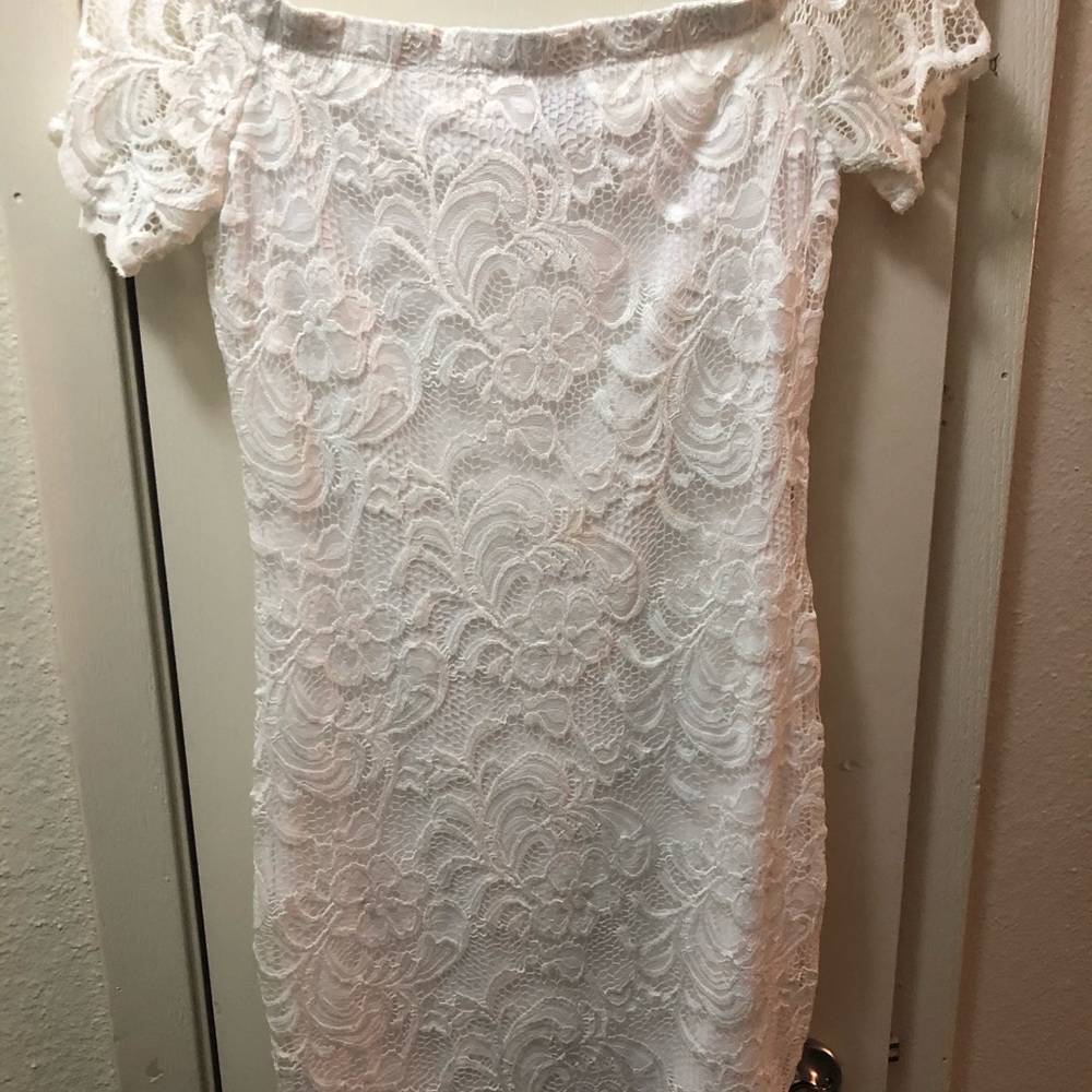 Short lace dress